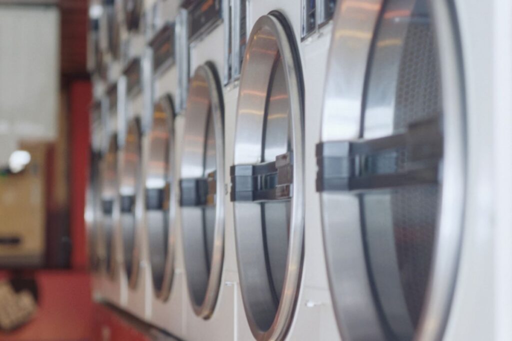 Perbedaan Laundry Kiloan dan Self Service