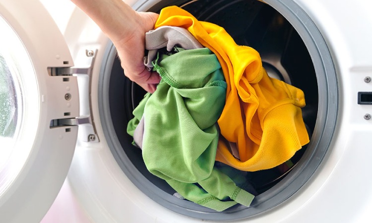 Penyebab Baju Laundry Masih Bau Apek